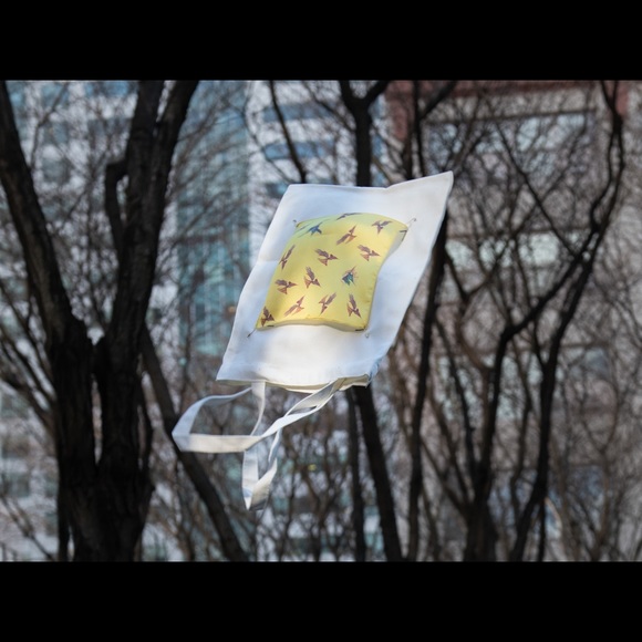 Special white tote with artist design mini silk scarf - Picture 3 of 7